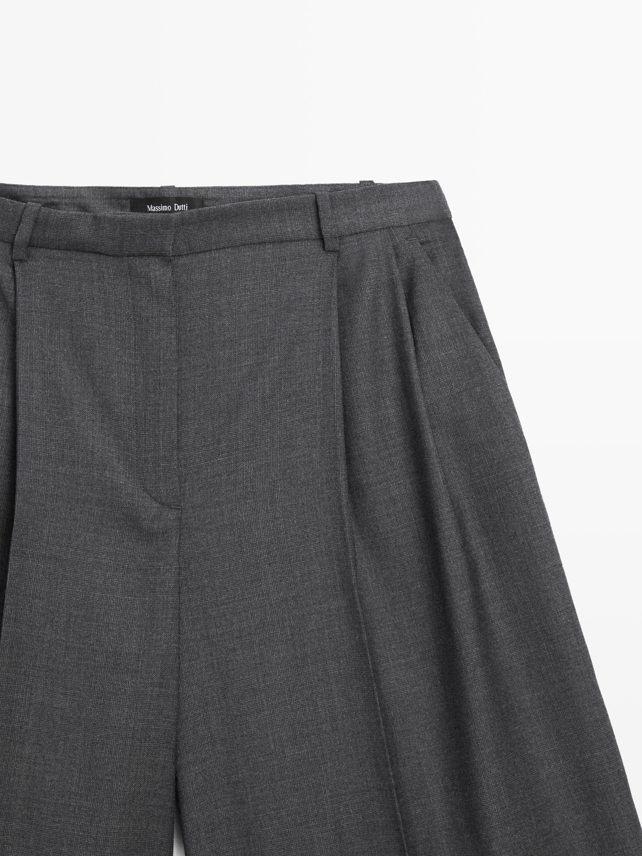 100% wool long Bermuda shorts with darts